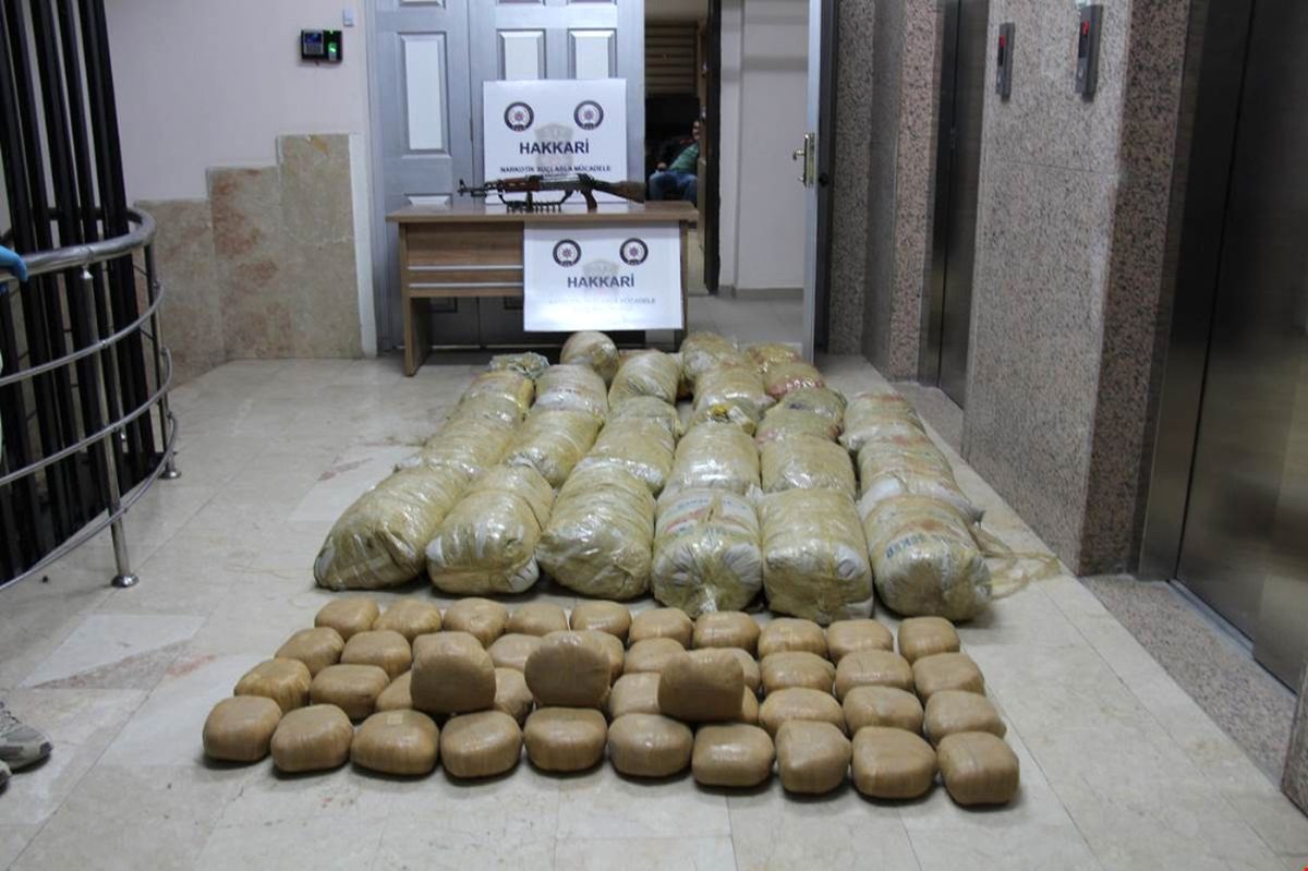Hakkari\'de 703 Kilo 560 Gram Toz Esrar Ele Geçirildi