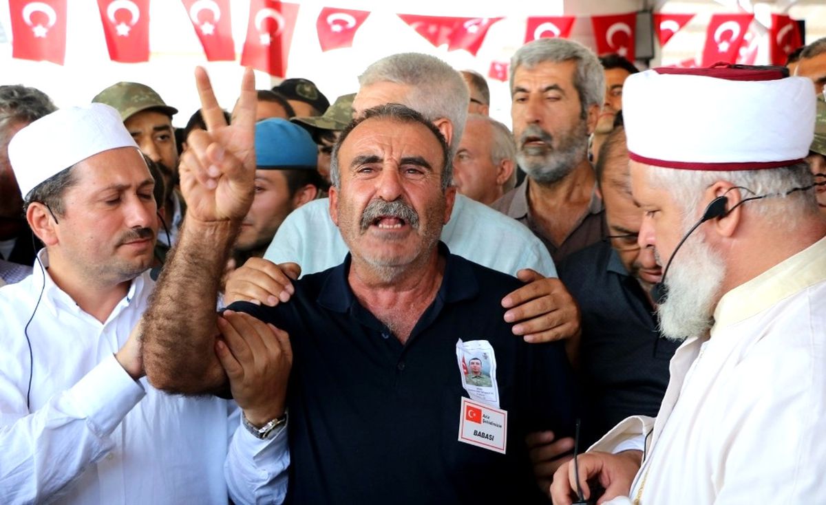 Hakkari Şehidi Gözyaşları İçinde Defnedildi