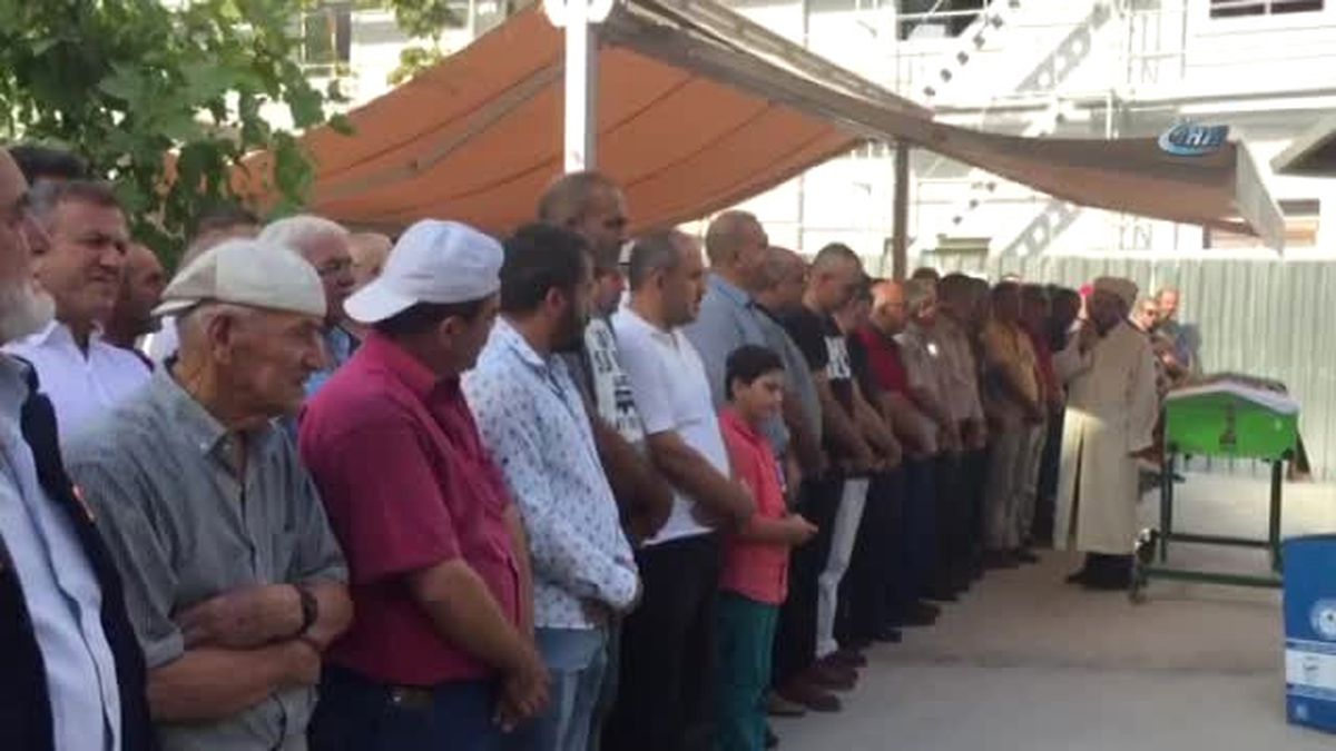 Halay Sırasında Düşüp Öldü (2)