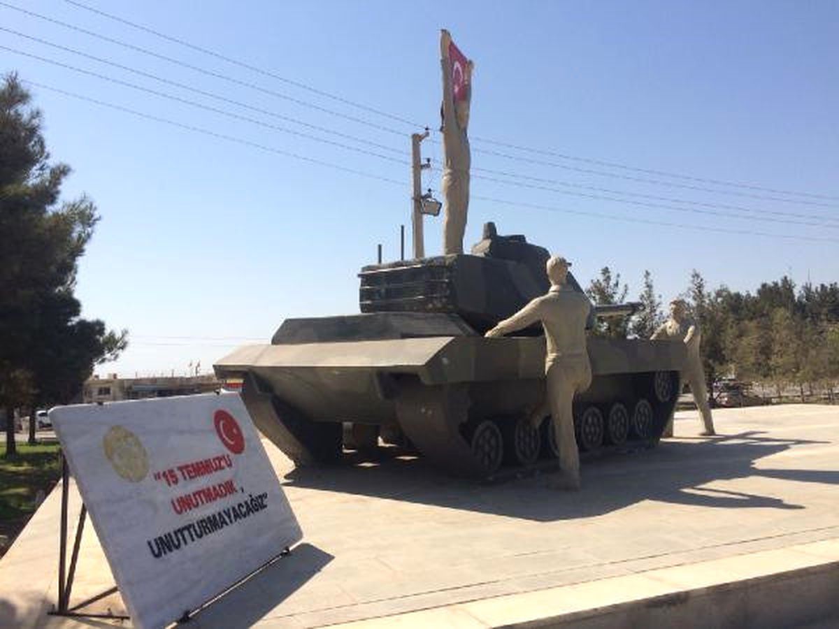 Harran\'da 15 Temmuz Anıtı\'ndaki Erdoğan Heykeli Kaldırıldı