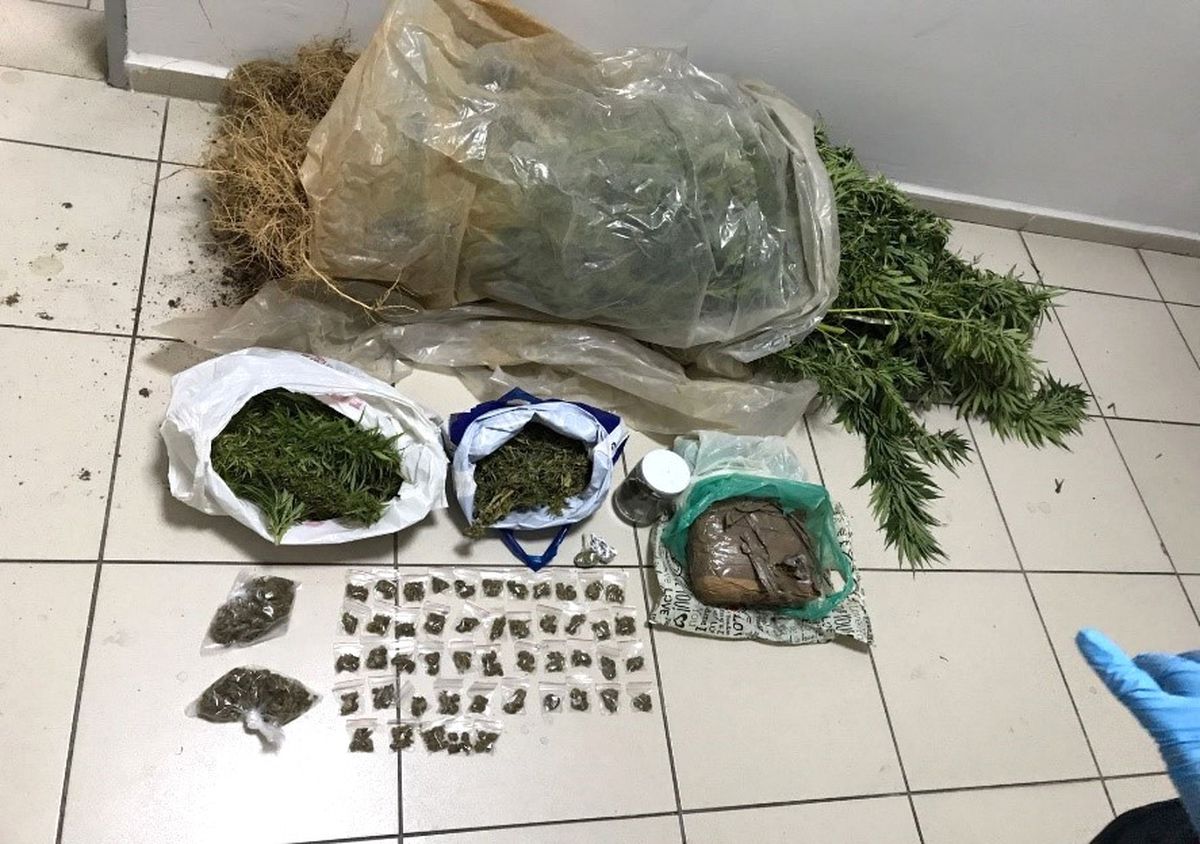 İzmir\'de Uyuşturucu Satıcılarına Darbe