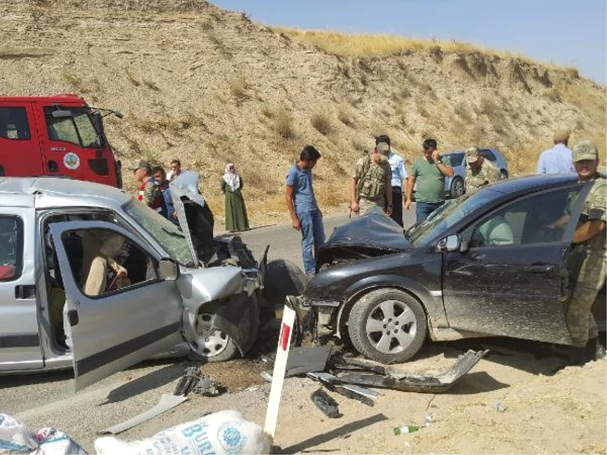 Kahta\'da Kaza: 8 Yaralı