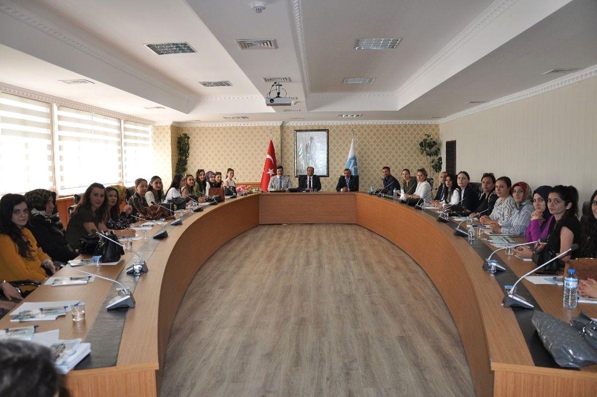 Kars\'a Atanan Öğretmenler Kafkas Üniversitesi\'nde