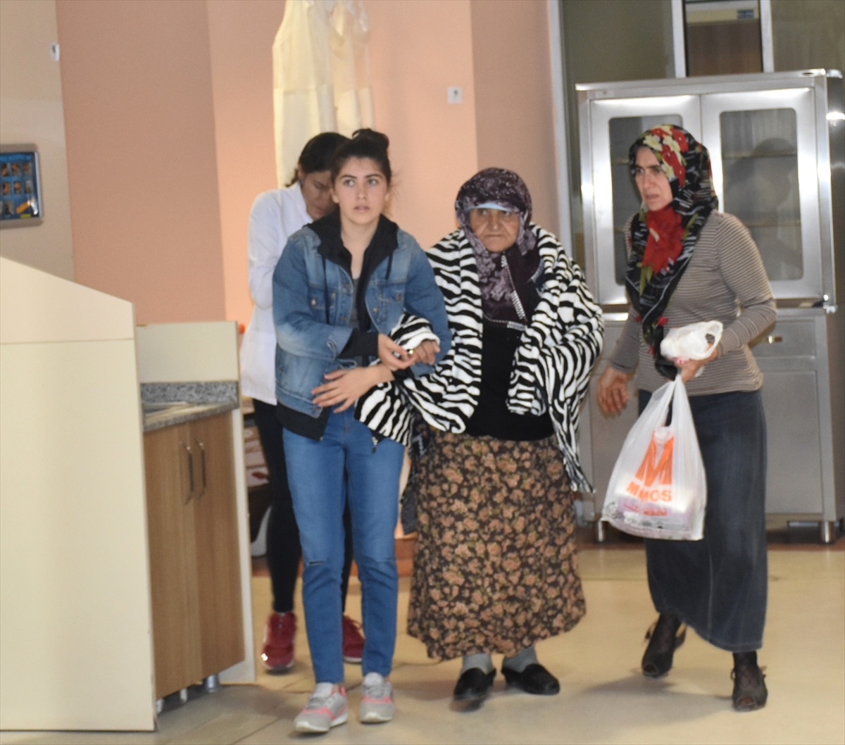 Kars\'ta 40 Kişi Mevlit Sonrası Yedikleri Yemekten Zehirlendi