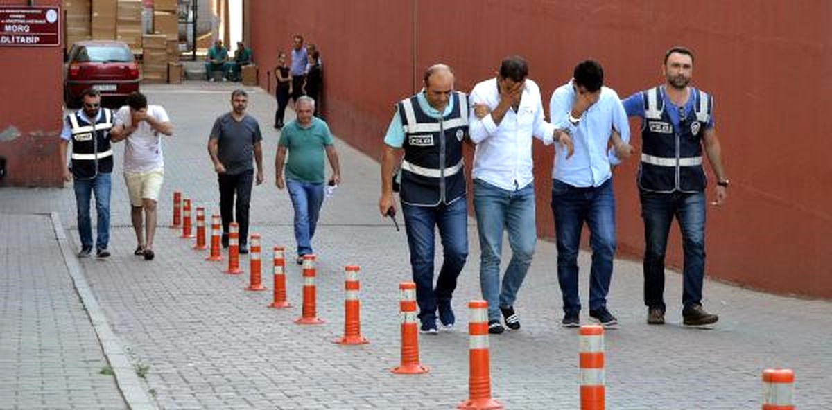 Kuyumcuları Sahte Altınla Dolandıran 3 Kişi Yakalandı