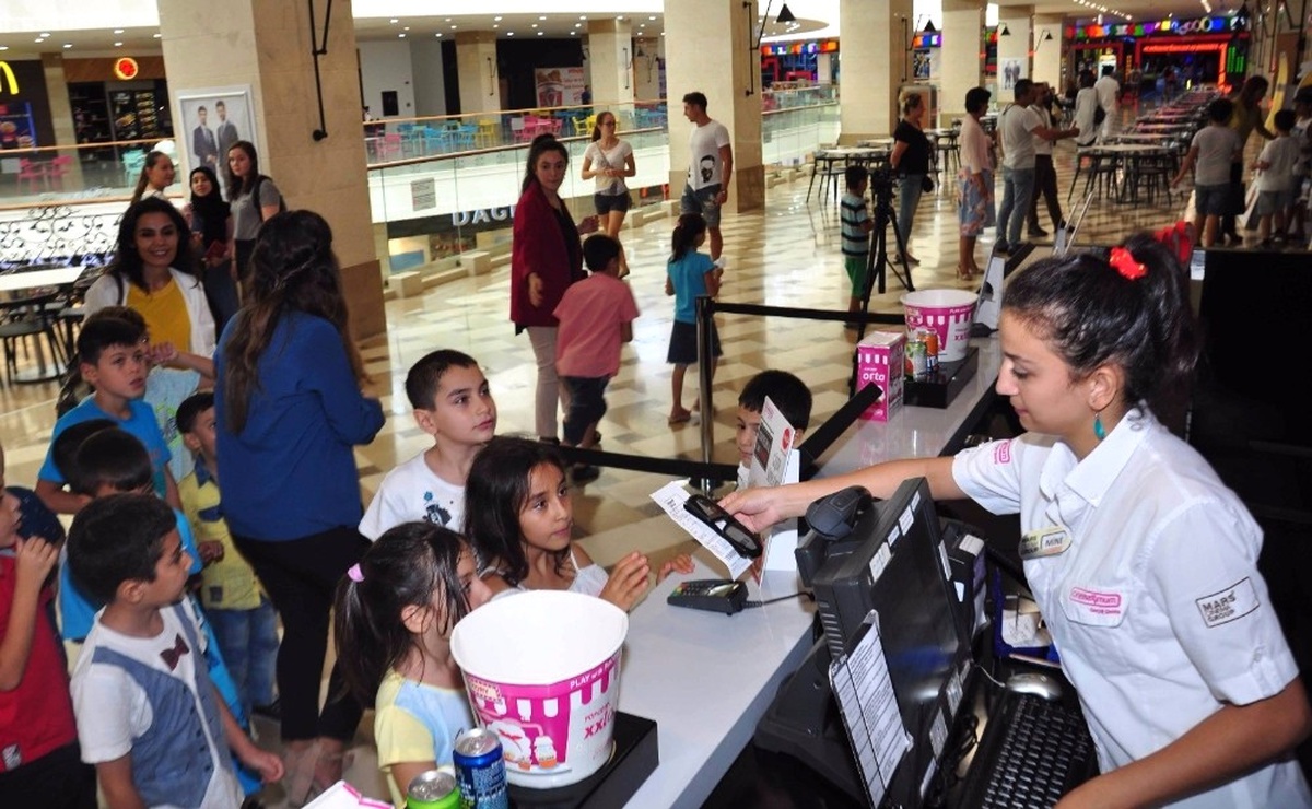 Manavgat\'ta Yoksul Öğrencilerin Sinema Keyfi