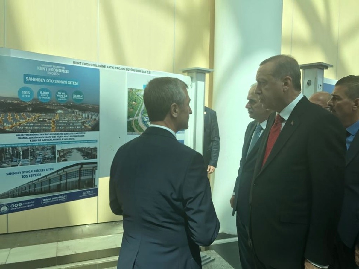 Mehmet Tahmazoğlu Ödülünü Cumhurbaşkanı Erdoğan\'ın Elinden Aldı