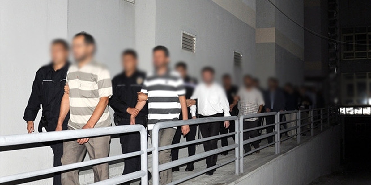 Mersin\'de 13 Kişi Fetö\'den Gözaltına Alındı