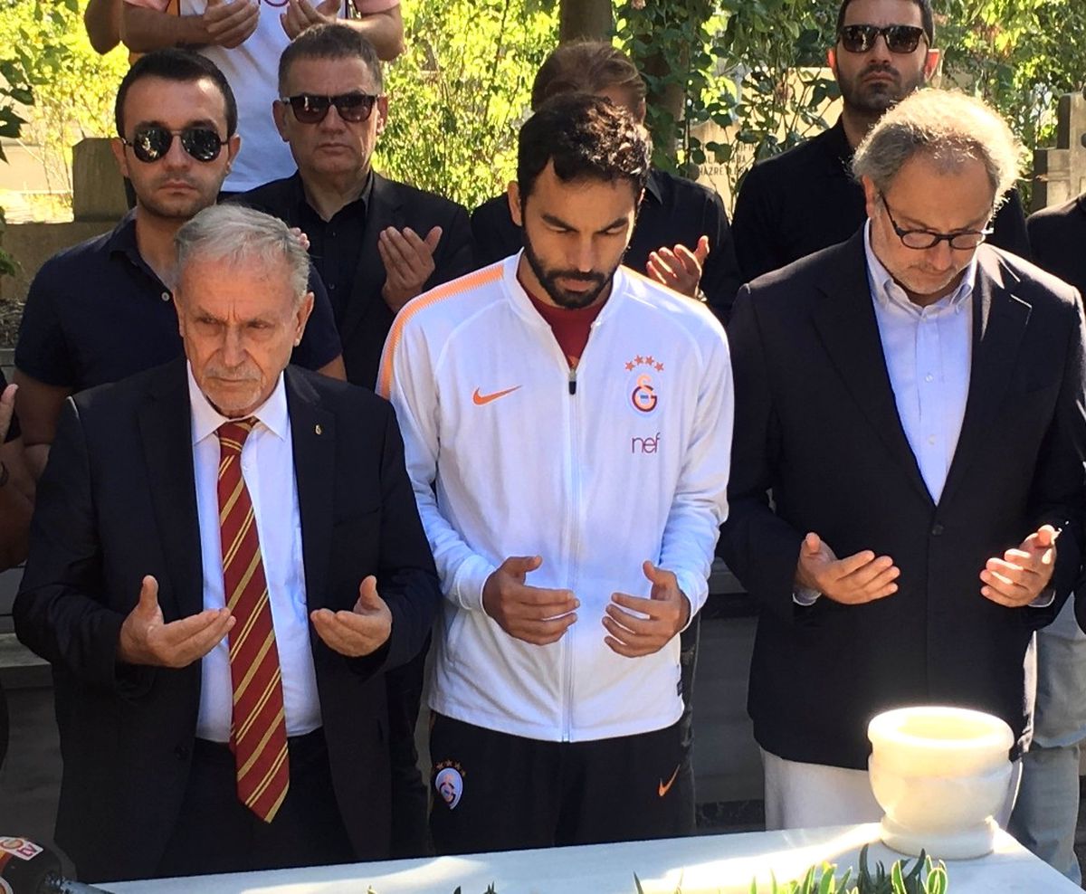 Metin Oktay, Kabri Başında Anıldı