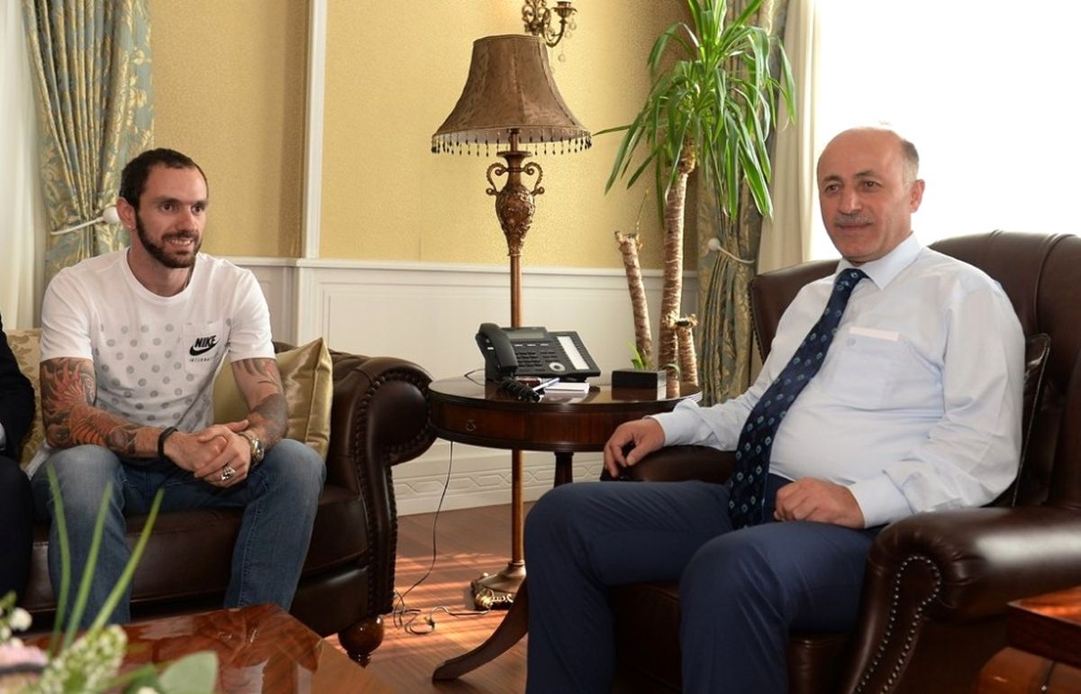 Milli Atlet Guliyev, Vali Azizoğlu\'nu Makamında Ziyaret Etti