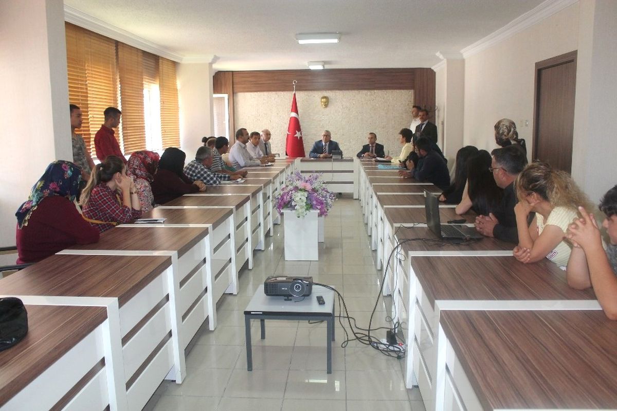 Niğde Valisi Şimşek, Halk Gününde Vatandaşları Dinliyor