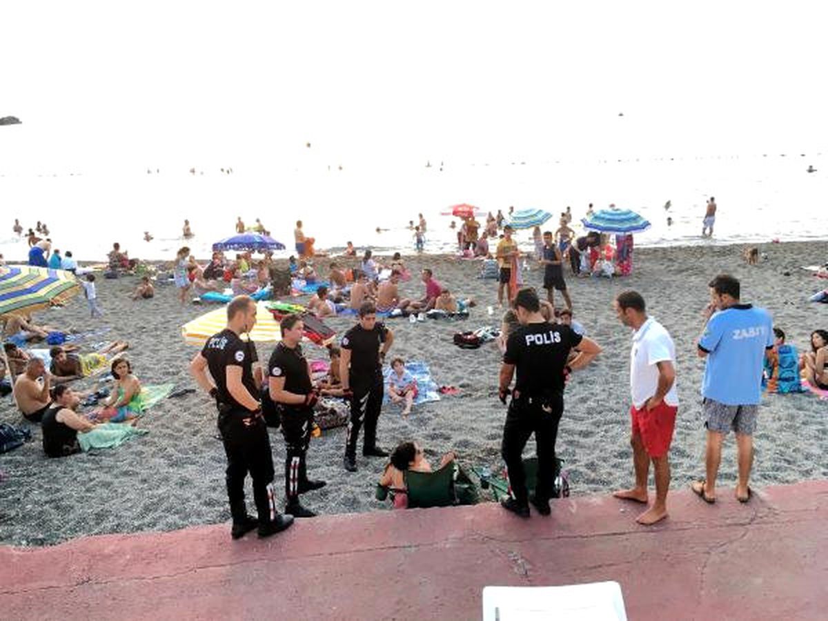 Plajda Bira İçen İki Kadın Doktora Para Cezası