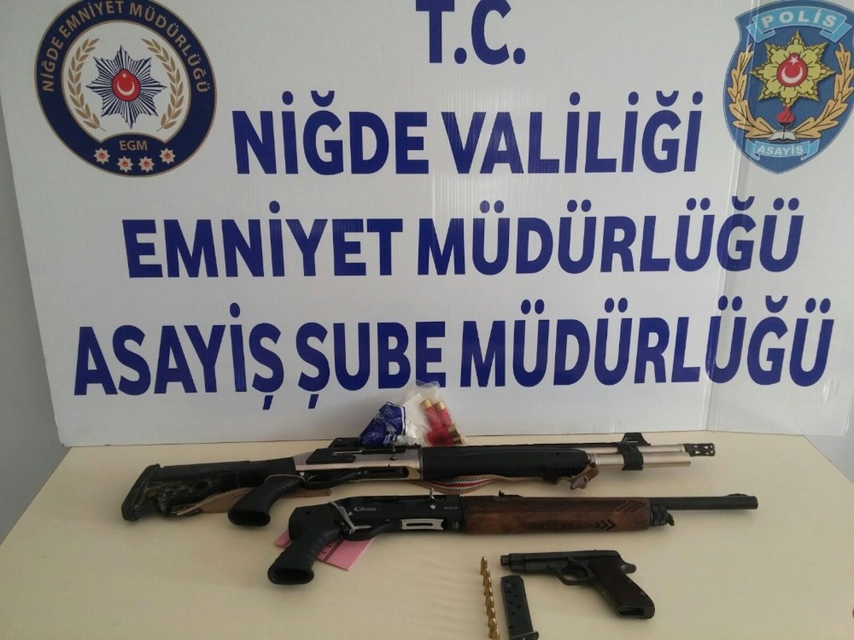 Polis\'in Şok Uygulamasında 4 Adet Silah Ele Geçirildi