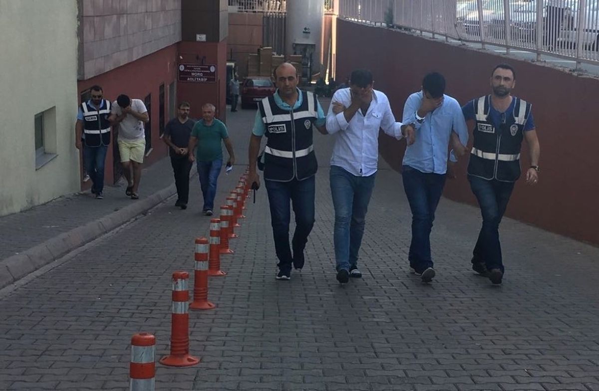 Sahte Altın ve Künye Satmaya Çalışan 3 Kişi Yakalandı
