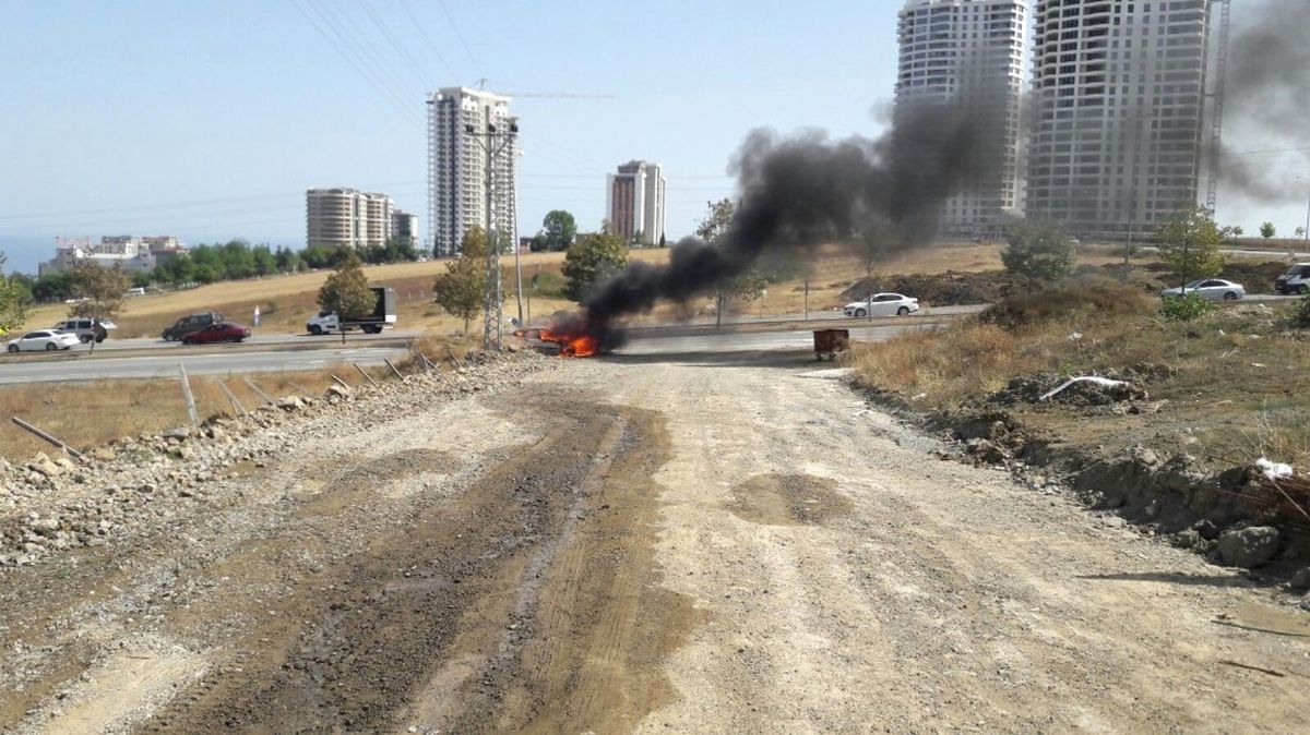 Seyir Halindeki Otomobil Alev Alev Yandı
