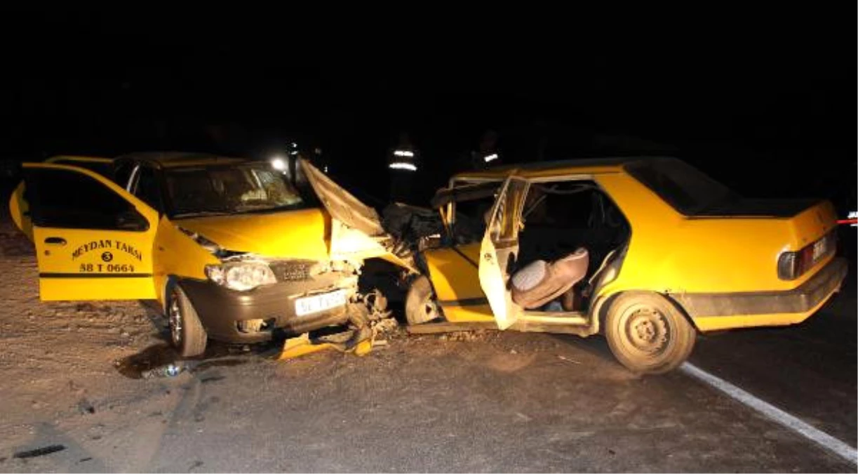 Sivas\'ta İki Otomobil Çarpıştı: 5 Yaralı