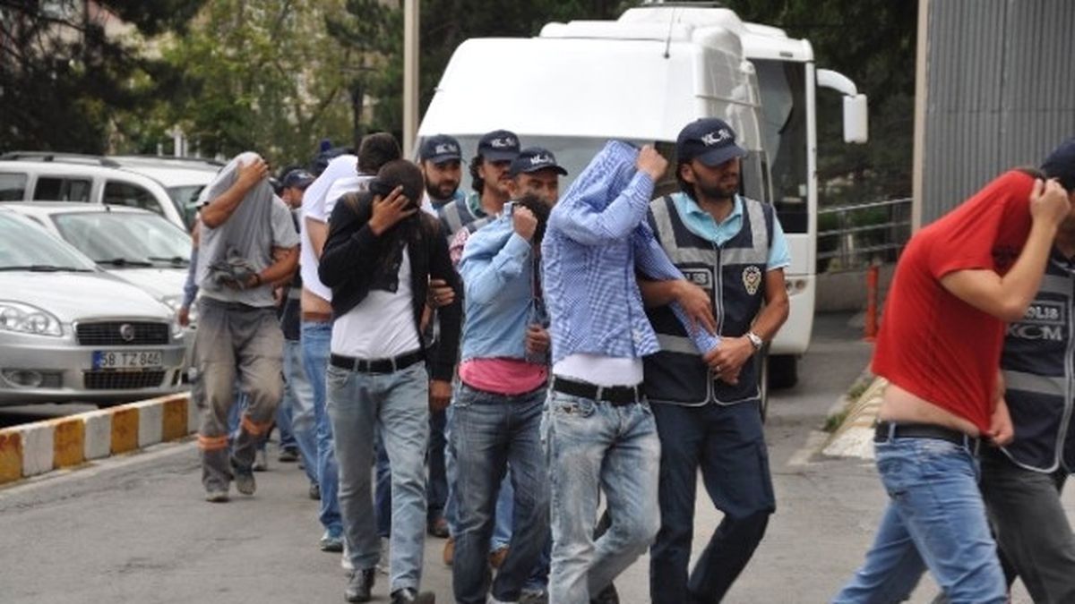 Sivas\'ta Kaçakçılara Yönelik Operasyonlarda 11 Kişi Gözaltına Alındı