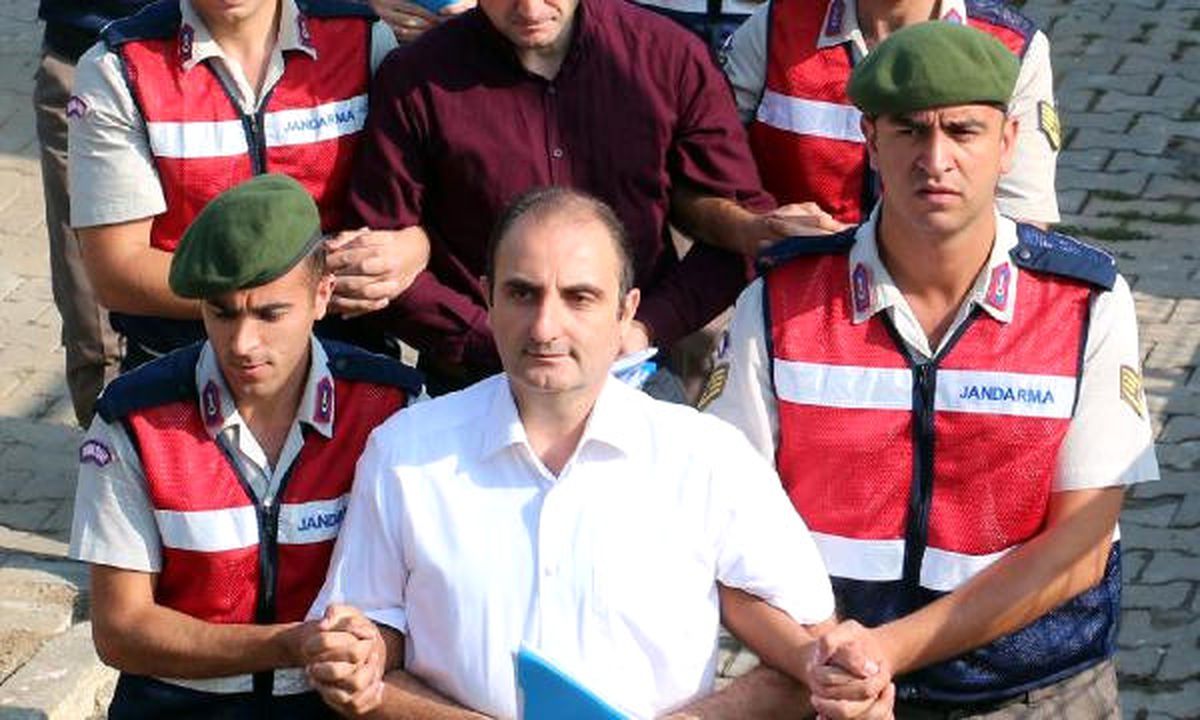 Stk\'lar Donanma Davasını İzlemeye Geldi (3)