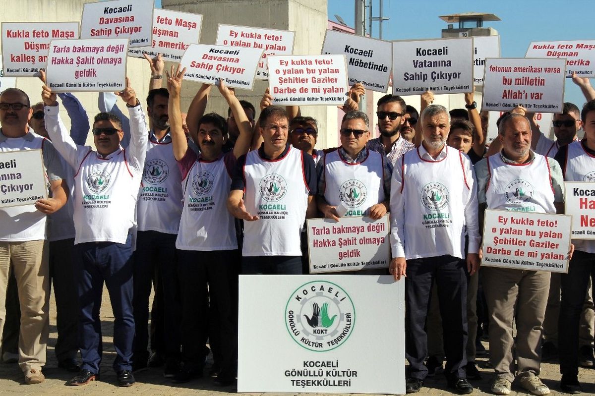 Stk\'lar Fetö Davasına Dikkat Çekmek İçin Eylem Yaptı