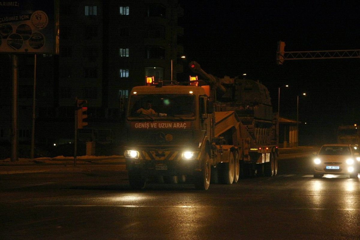 Suriye Sınırına Topçu Bataryası ile Komando Birliği Sevki
