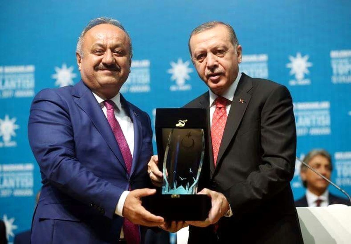 Tahsin Babaş, Cumhurbaşkanı Erdoğan\'dan Ödülünü Aldı