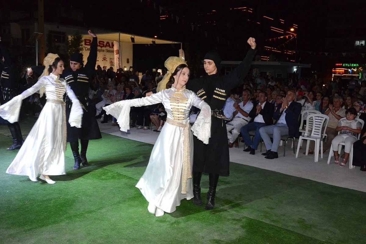 Tepebaşında Kafkas Rüzgarı Esti