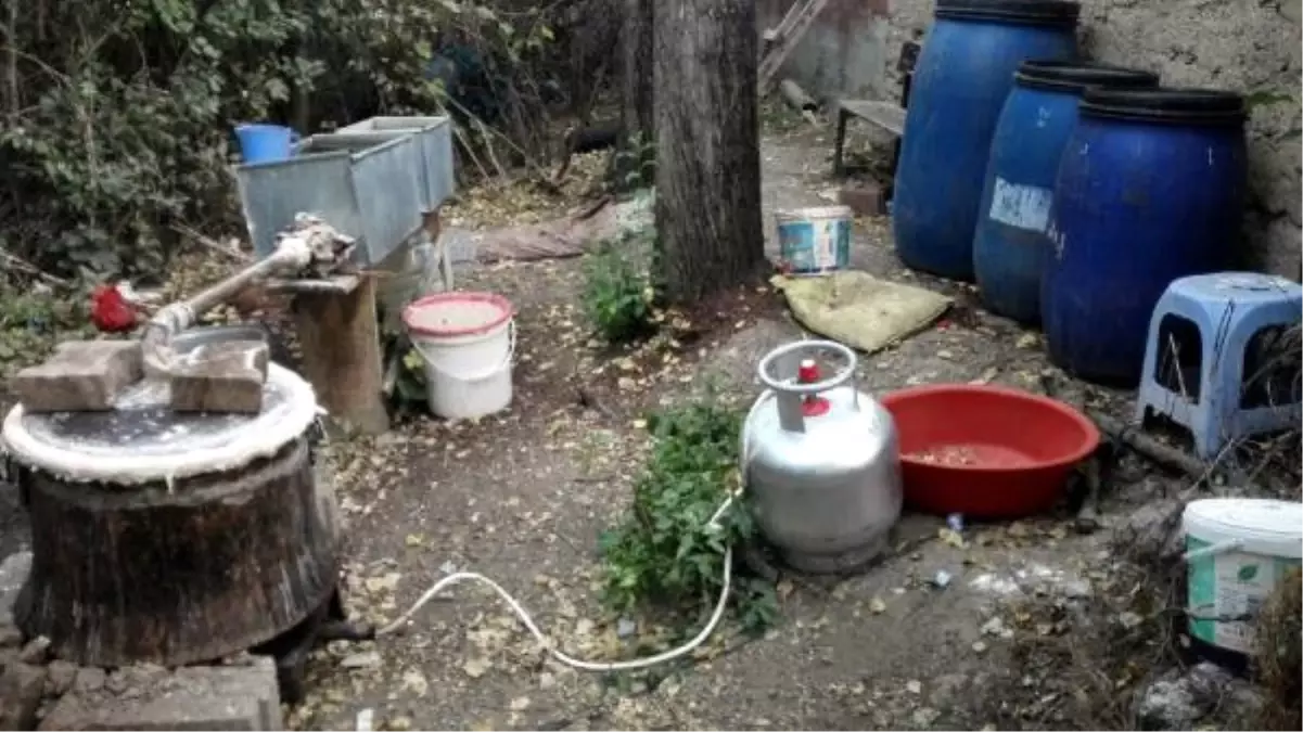 Tokat\'ta 111 Litre Sahte Rakı Ele Geçirildi