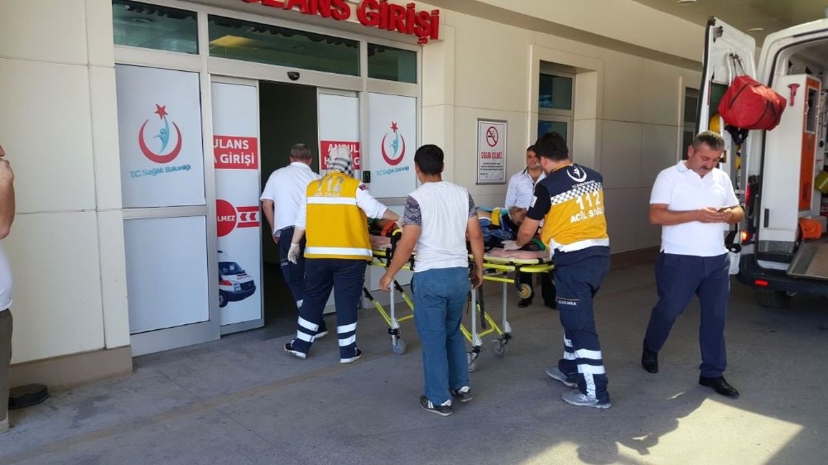 Traktör Devrildi 1 Kişi Yaralandı