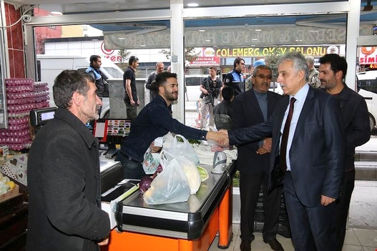 Vali Toprak Esnafları Ziyaret Etti