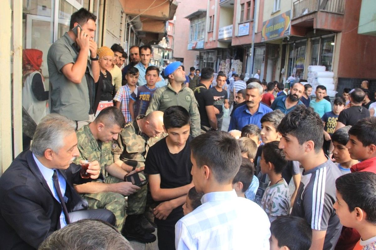 Vali Toprak Esnaflarla Kucaklaştı