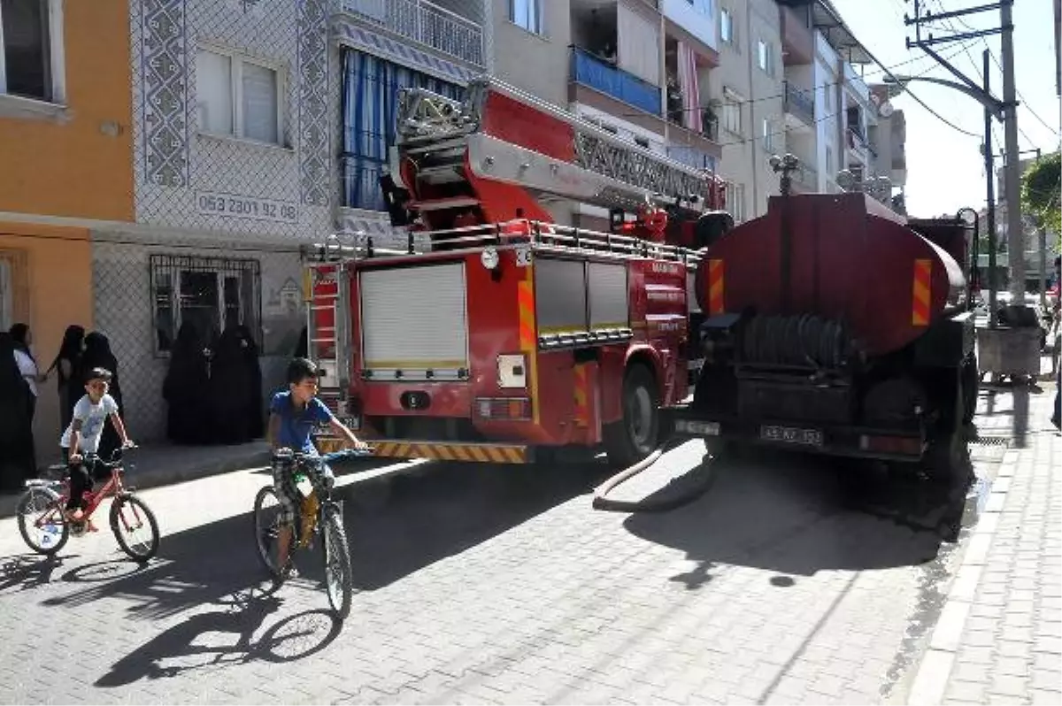 Yangın Çıkan Çatı Katı Küle Döndü