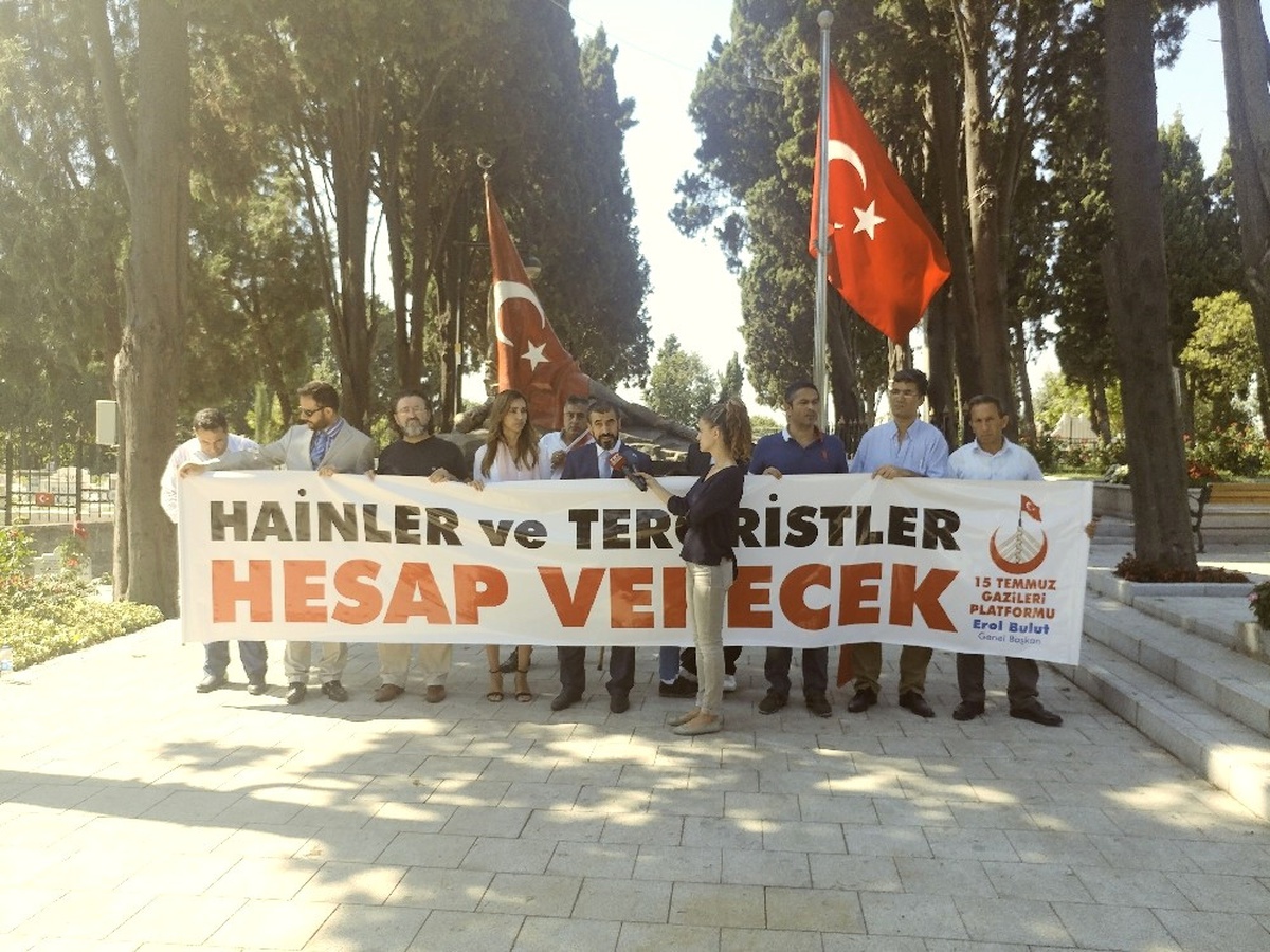 15 Temmuz Gazileri CHP\'li Sezgin Tanrıkulu\'nu Protesto Etti