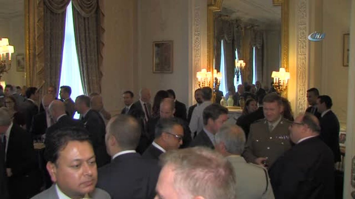 AB Bakanı Çelik Londra\'da Resepsiyona Katıldı