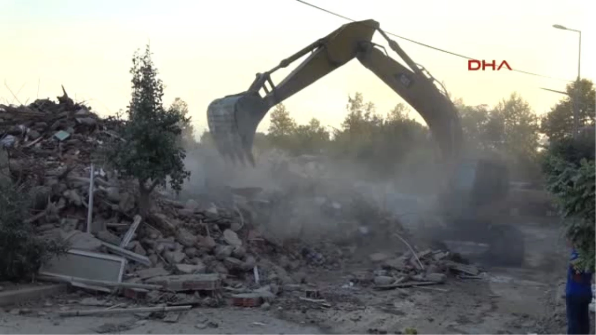 Afete Maruz Bölgedeki 57 Binanın Yıkımı Tamamlandı 2