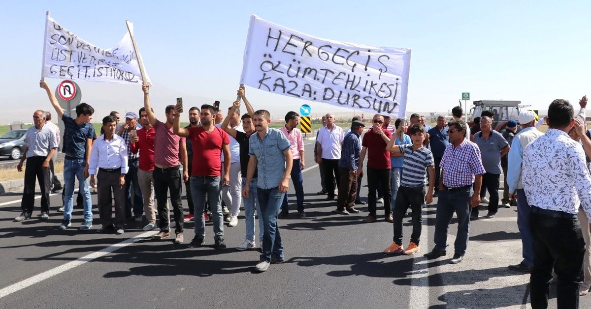 Aksaray\'da Köy Halkı Karayolunu Trafiğe Kapattı