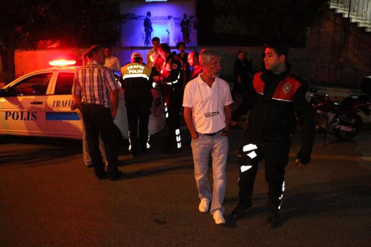 Alkollü Sürücü Otomobille Park Halindeki Araçlara Çarptı