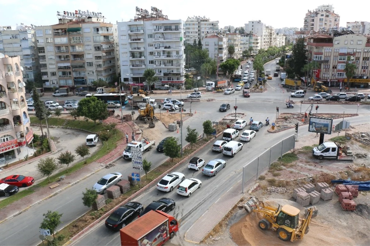 Antalya\'da Kavşaklar Yeniden Düzenliyor