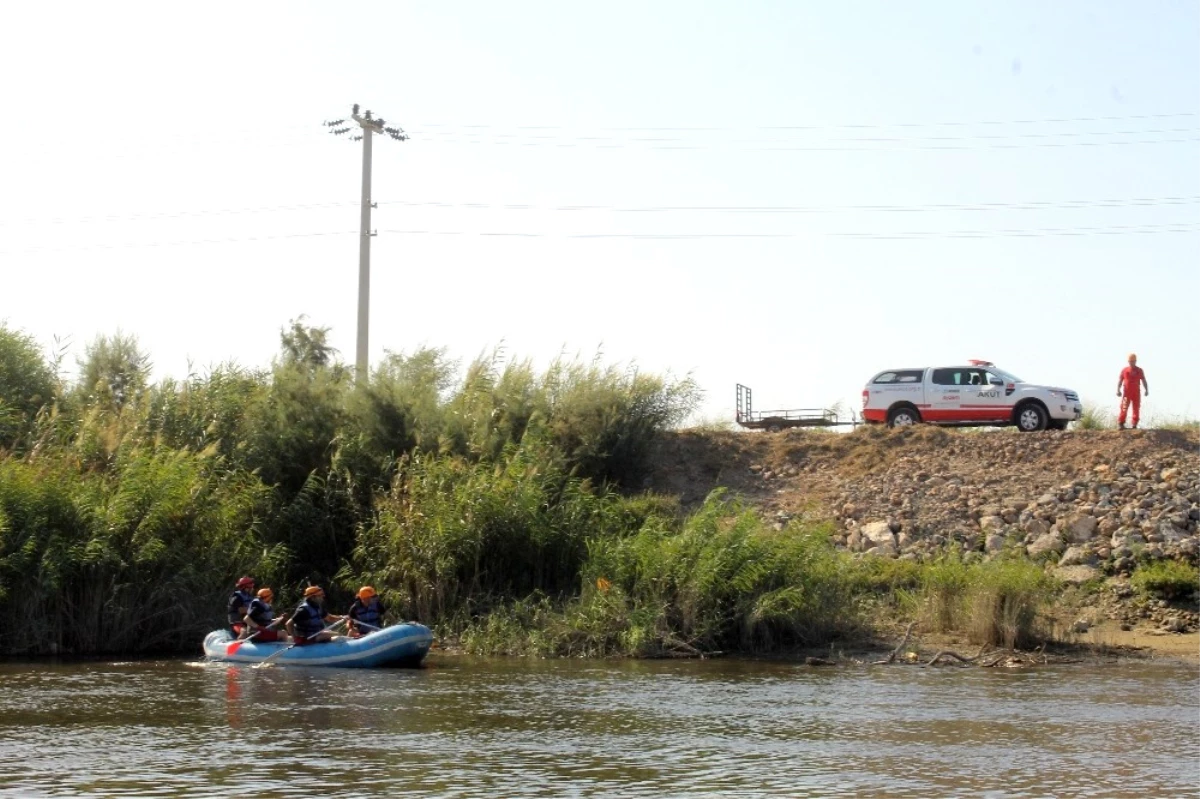 Aydın\'da Kayıp Kadını Sulama Kanalında Arama Çalışmaları Sürüyor