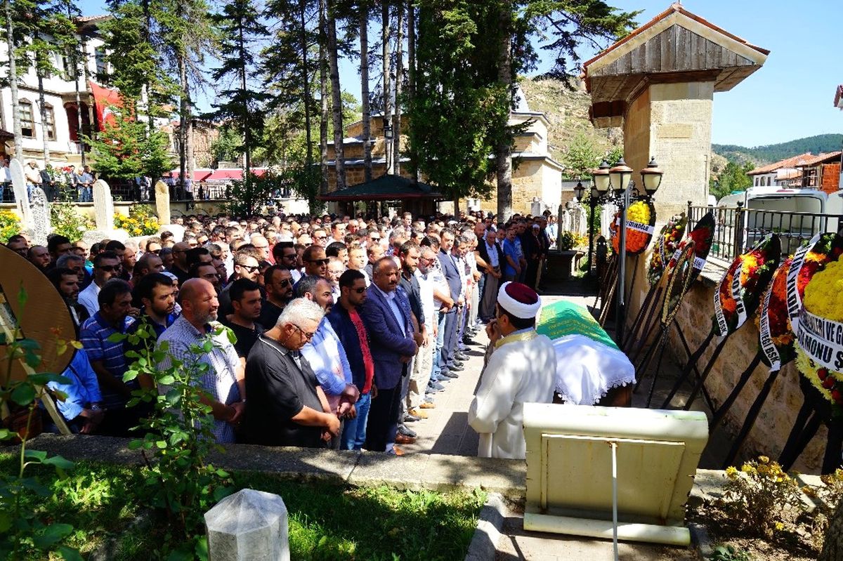 Ayşin Öğretmen, Son Yolculuğuna Uğurlandı