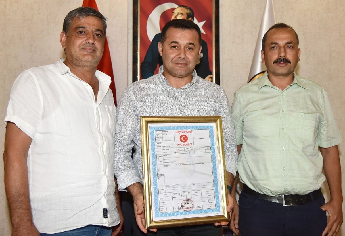 Başkan Yücel, Çıplaklı Mahallesi\'nden Hibeyle Tapu Aldı