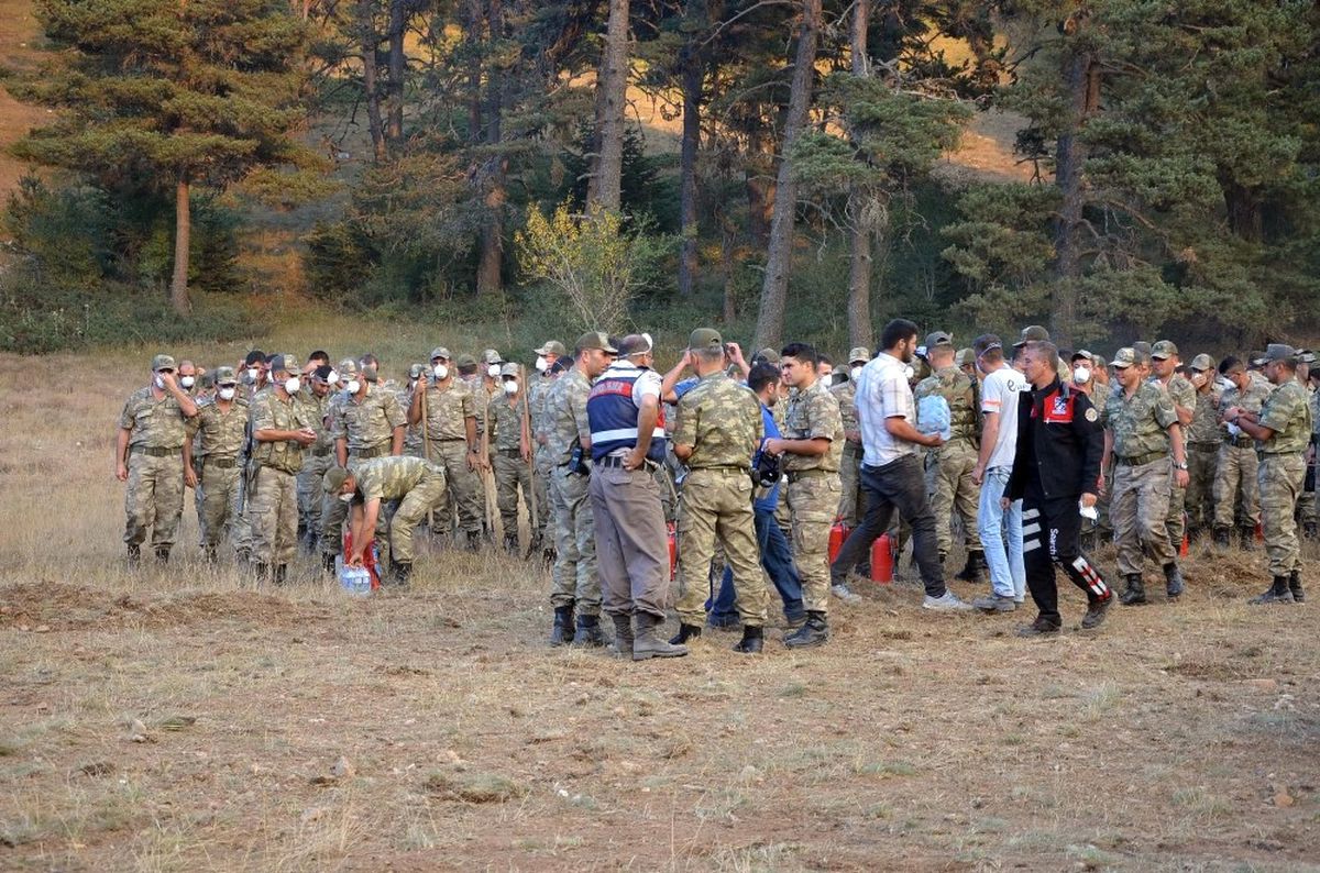 Bozüyük\'te Yangın Alanına Asker Desteği