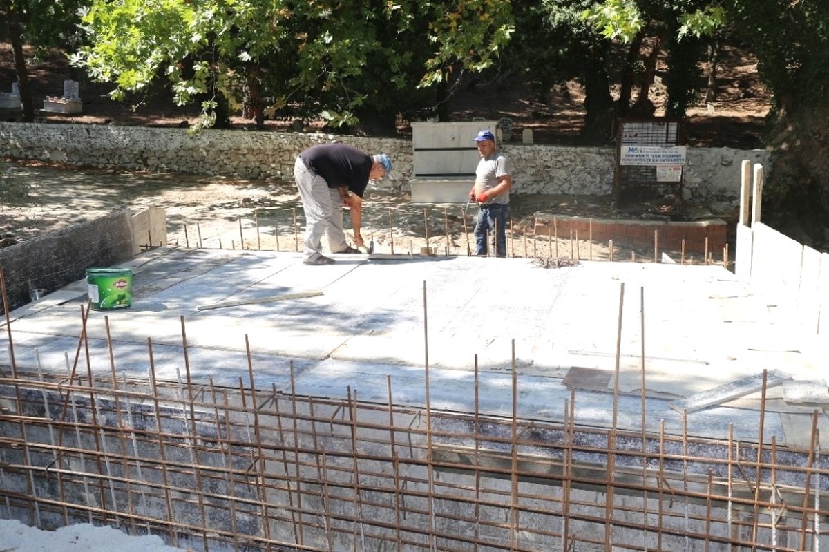 Burhaniye\'de Selden Zarar Gören Köprü Yenilenilyor