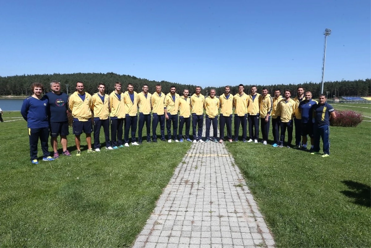 Fenerbahçe Erkek Voleybol Takımı\'nın Yeni Sezon Hazırlıkları Sürüyor