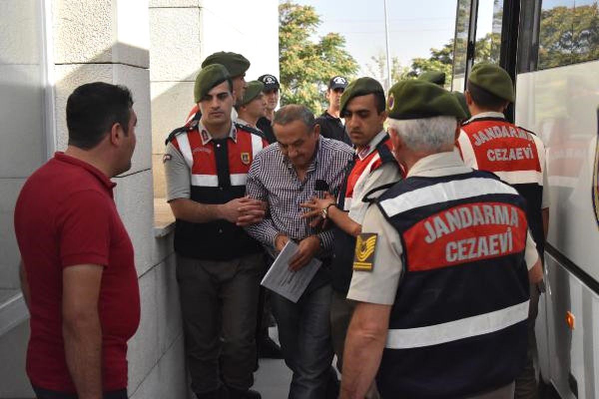 Fetö Çatı Davasında, 4 Tahliye