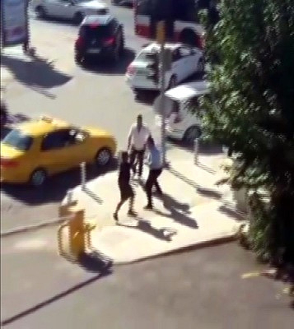 Halk Otobüsü Şoförü Tartıştığı Sürücüyü Yumruklarıyla Darp Etti