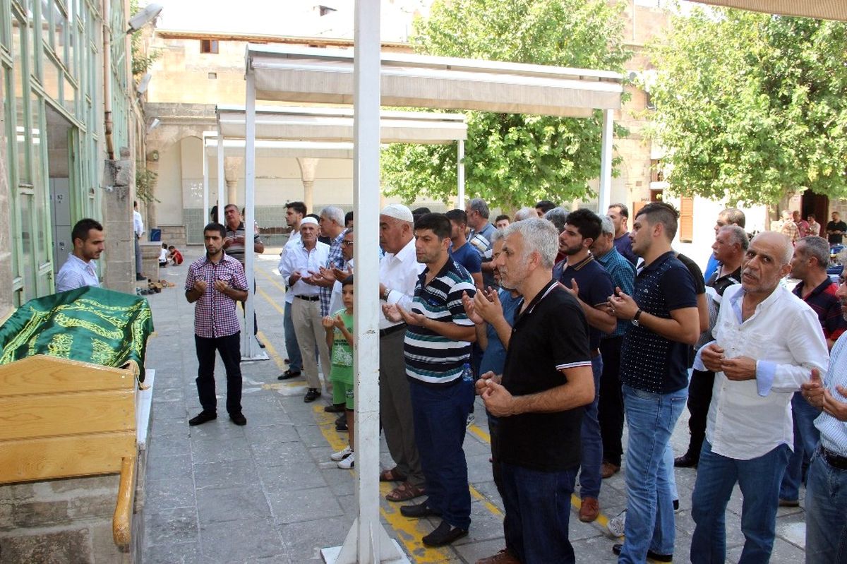 Havalimanında Karıştırılan Cenaze Defnedildi