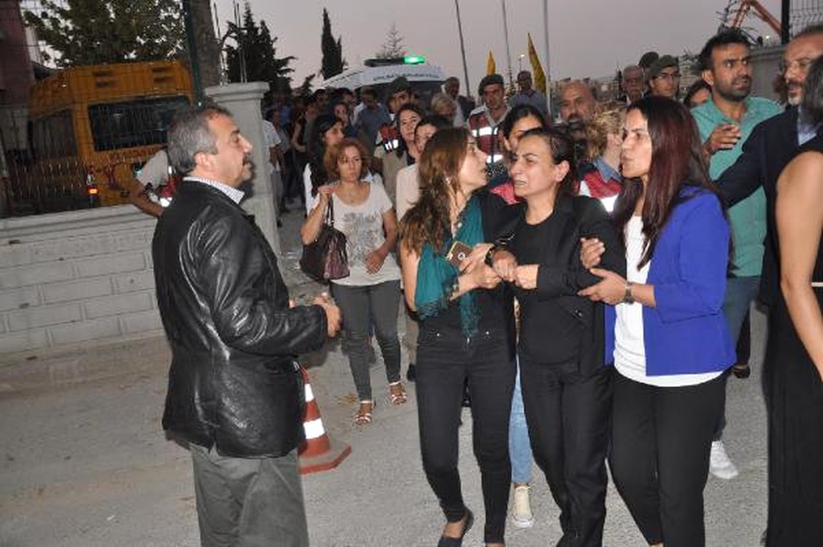 Hdp\'li Aysel Tuğluk, Annesinin Cenazesine Katıldı (3)