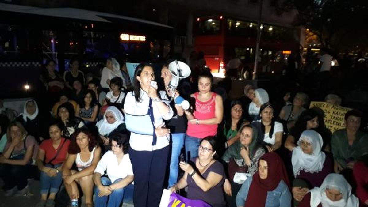 Hdp\'li Kadınlardan Kadın Cinayetler Eylemi