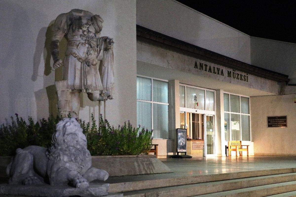 Herakles Lahdi Antalya Müzesi\'ne Getirildi