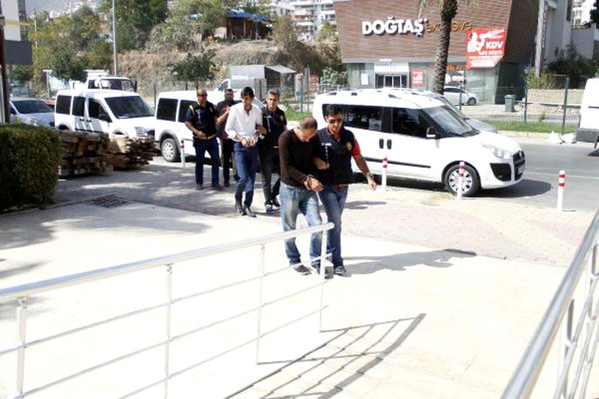 Hırsızlık Şüphelileri, Çaldıkları Papağan Sayesinde Yakalandı